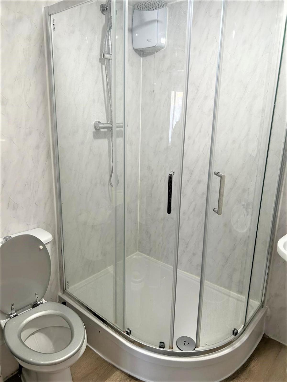 London Zone 2 Lovely 4 Bedroom Apartment - 3 Trowbridge Road エクステリア 写真